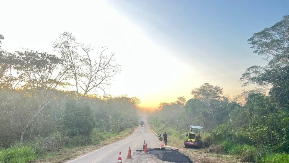 Operário morre após ser esmagado por rolo compressor no Acre