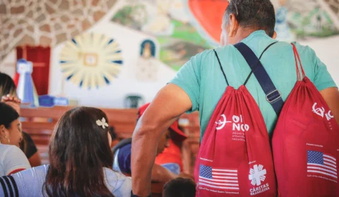 Migrantes e refugiados recebem kits de higiene e orientações de cidadania em Pacaraima-RR