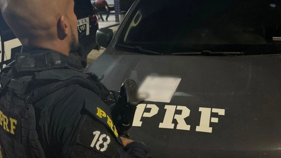 Homem acusado de homicídio é preso na BR 174 em RR