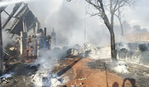 Depósito de reciclagem da Prefeitura de Porto Nacional pega fogo no TO