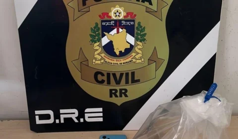 Homem tenta engolir trouxinha ao ser flagrado vendendo droga em Boa Vista