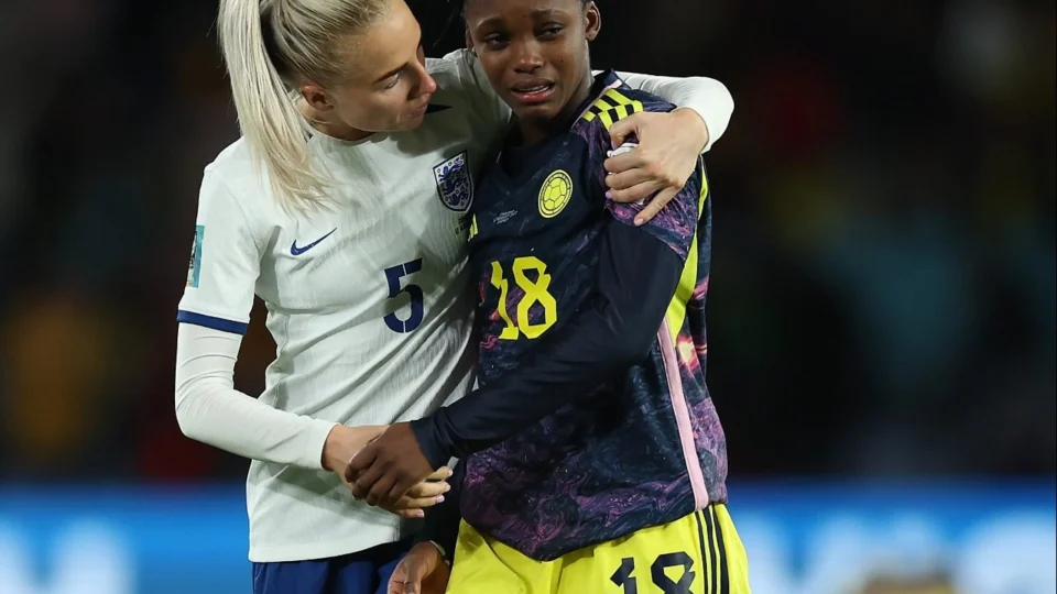 Inglaterra elimina Colômbia e enfrenta anfitriã Austrália na semi da Copa