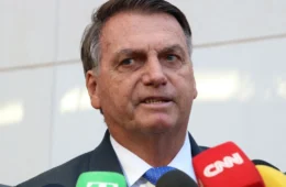Governo vai pagar dois assessores de Bolsonaro para irem a posse de Milei