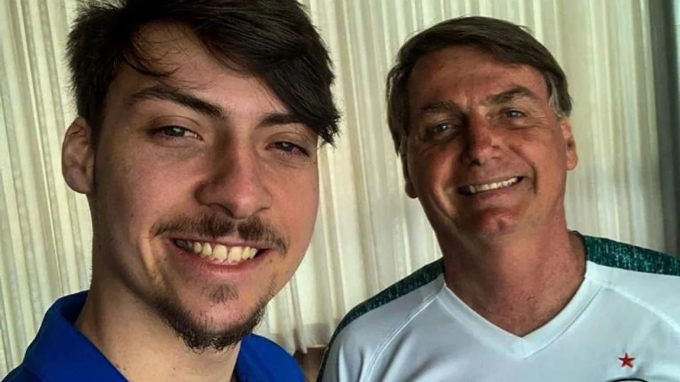 Jair Renan Bolsonaro é alvo de busca e apreensão pela Polícia Civil do DF