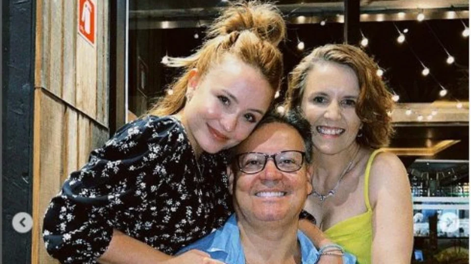 Fofocalizando exibe entrevista com Silvana Taques, mãe de Larissa Manoela