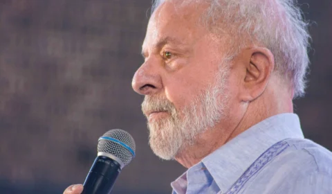 Lula diz que ‘tentaram corromper a PRF para pobre não votar’