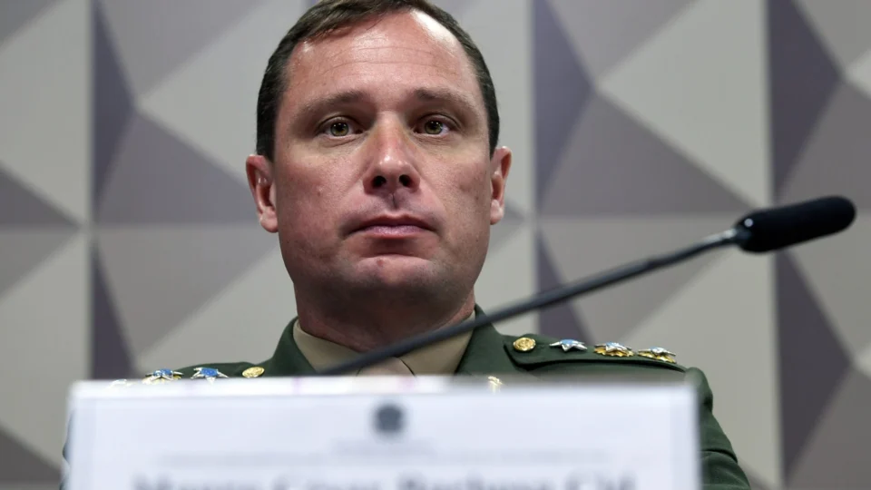 DF: Mauro Cid vai depor na CPI dos Atos Antidemocráticos na quinta-feira (24)