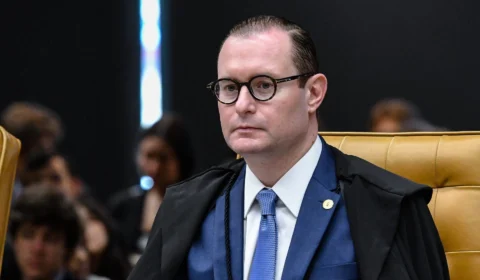 Zanin arquiva ação contra Bolsonaro por omissão em compra de vacina