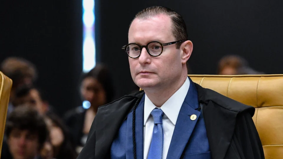 Zanin arquiva ação contra Bolsonaro por omissão em compra de vacina