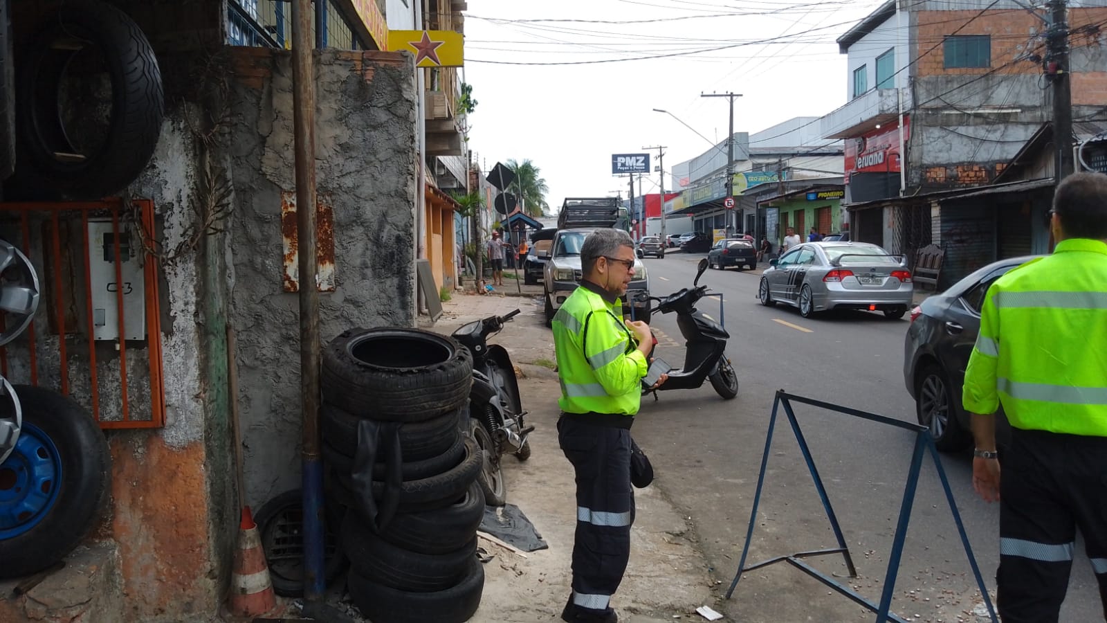 Operação Calçada realiza fiscalização na Zona Oeste para garantir mobilidade e segurança no trânsito de Manaus - Foto: Fotos - Divulgação / IMMU