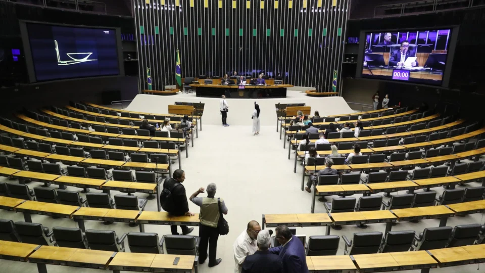 Câmara faz manobra para aprovar desoneração da folha
