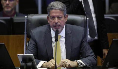 Lira defende reforma administrativa e cobra do governo debate sobre o tema