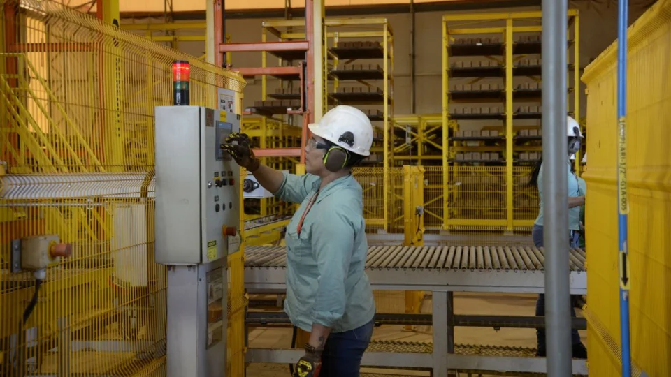 Produção industrial sobe em 6 locais pesquisados pelo IBGE; AM tem retração