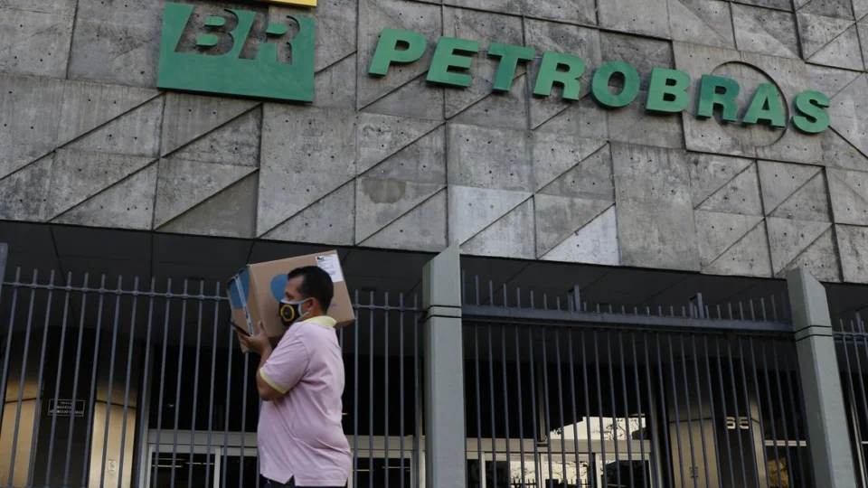 Reajuste é ‘justo’ e política de preços está sendo eficiente, diz Petrobras