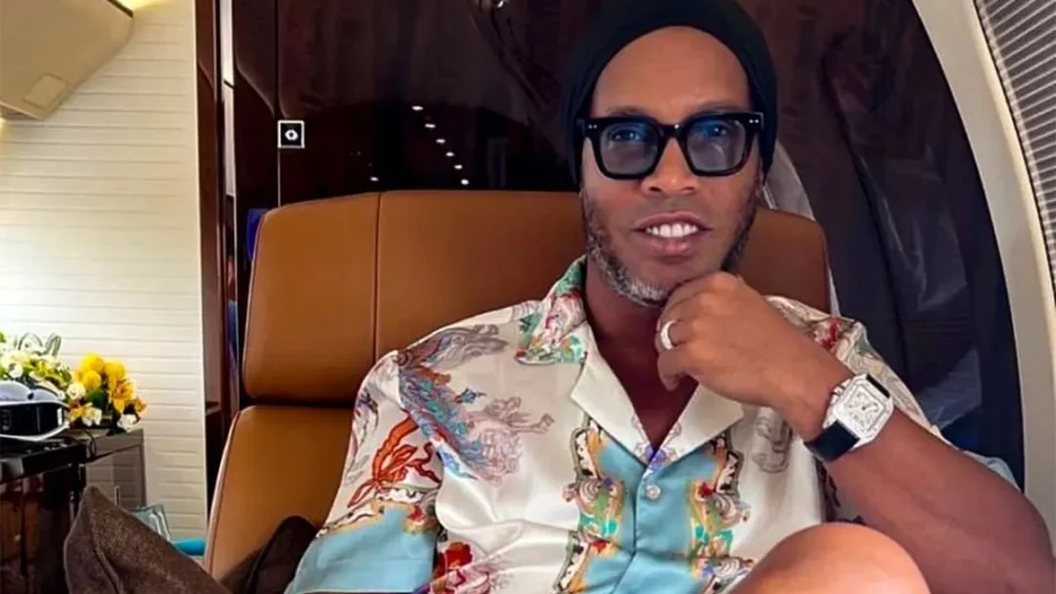 CPI pede que Justiça proíba Ronaldinho Gaúcho de sair do país nesta sexta-feira (25)