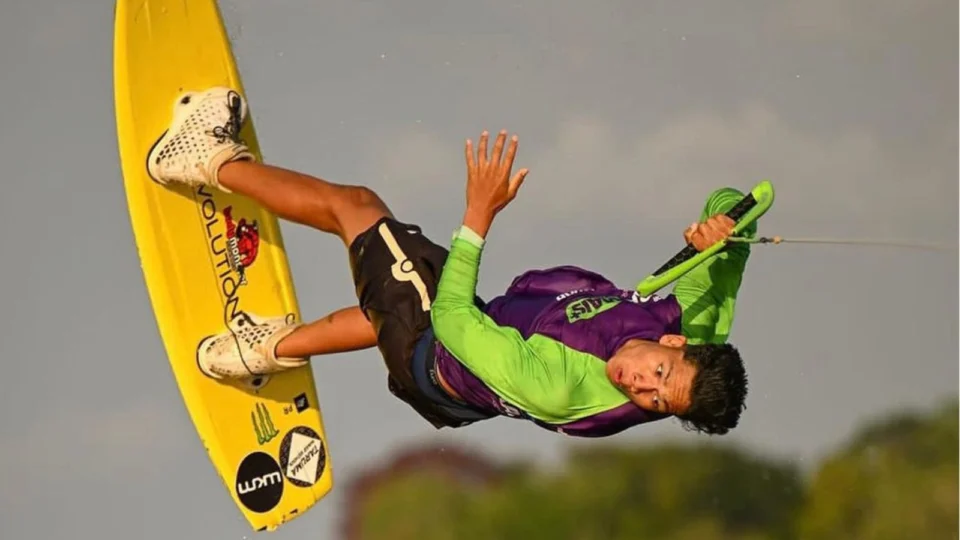 Amazonense faz história ao vencer etapa do Brasileiro de Wakeboard em casa