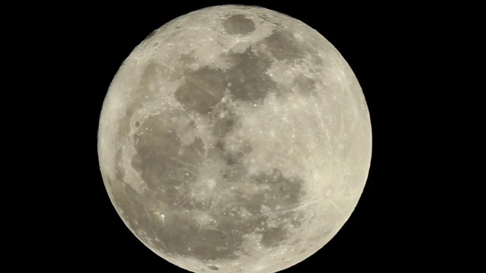 Segunda superlua de agosto poderá ser observada nesta quarta-feira, 30