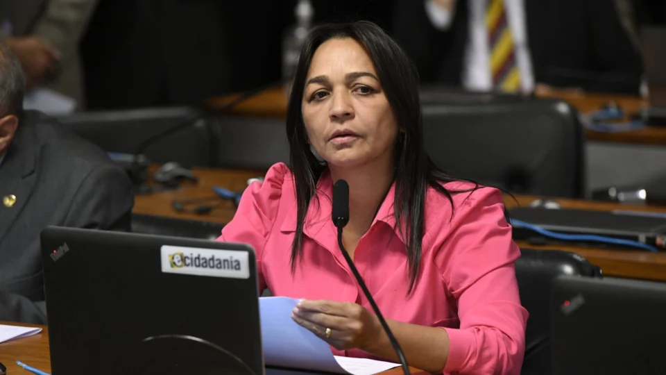 Senadora relatora da CPMI 8/1 quer convocar comandantes das Forças Armadas