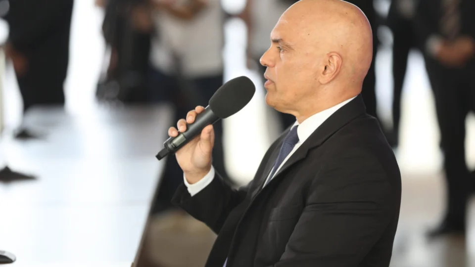 ‘Temos que avançar na regulação da inteligência artificial’, diz Moraes