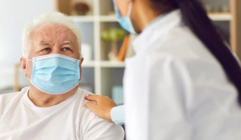 Covid-19: após casos da cepa Éris cientistas avaliam volta das máscaras