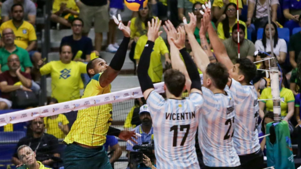 Brasil é derrotado pela Argentina e perde Sul-Americano de Vôlei pela 1ª vez