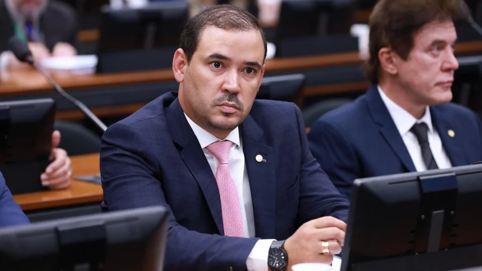 Deputado do PP é investigado por pagar carro da irmã com cota parlamentar