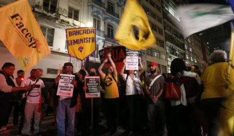 Viúva de garçom morto em Guarujá nega confronto e diz que marido foi executado