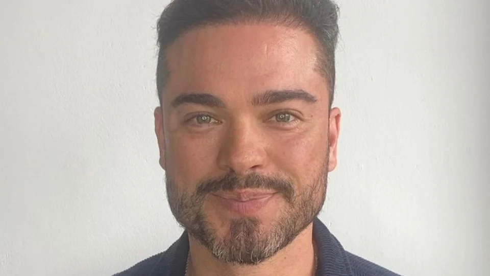 VÍDEO: ator Sidney Sampaio sofre 2 quedas após destruir quarto de hotel no Rio