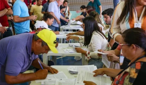 Mais de 300 famílias recebem títulos de regularização fundiária em Palmas