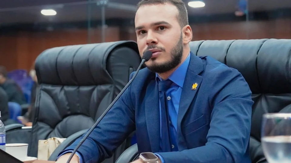 Deputado em RR, sobrinho de Denarium questiona Cecília Lorenzon sobre seletivo