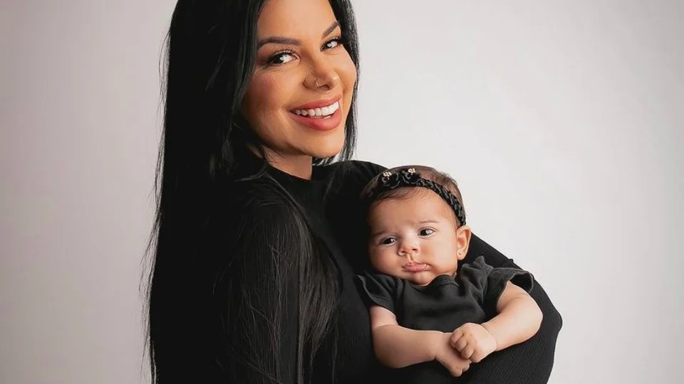 Conheça Evelyn Regly, youtuber que vendeu mansão para Larissa Manoela