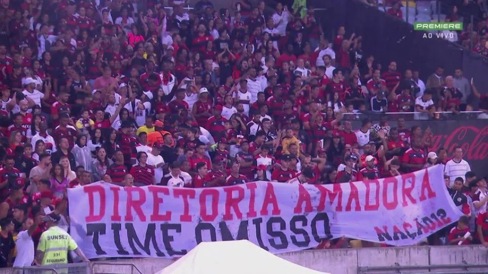 Torcida do Flamengo protesta no Maracanã: ‘time sem vergonha’