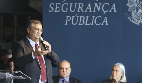 Flávio Dino tem 48 horas para entregar imagens do 8 de janeiro à CPMI