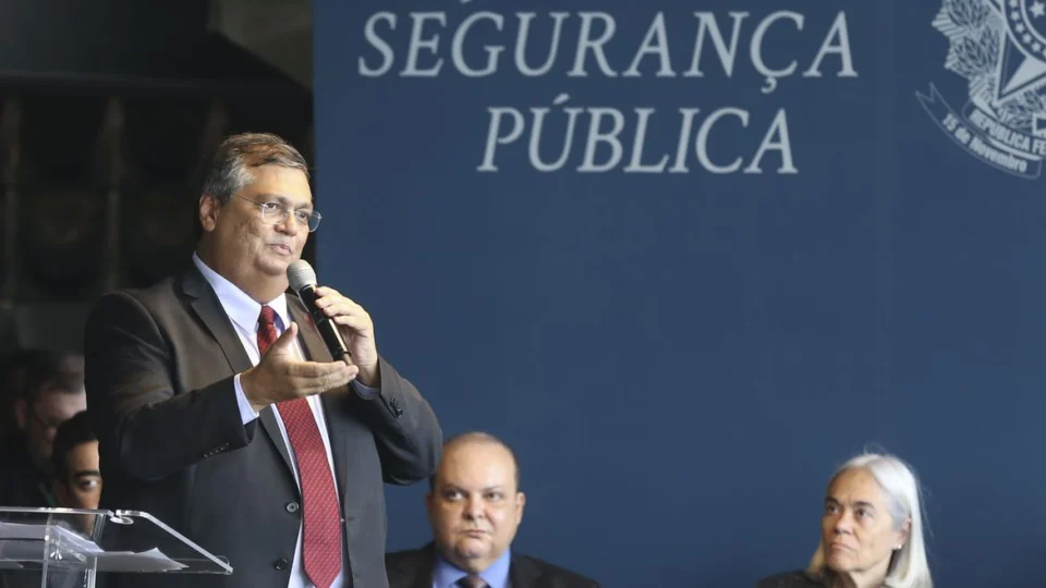 Flávio Dino tem 48 horas para entregar imagens do 8 de janeiro à CPMI