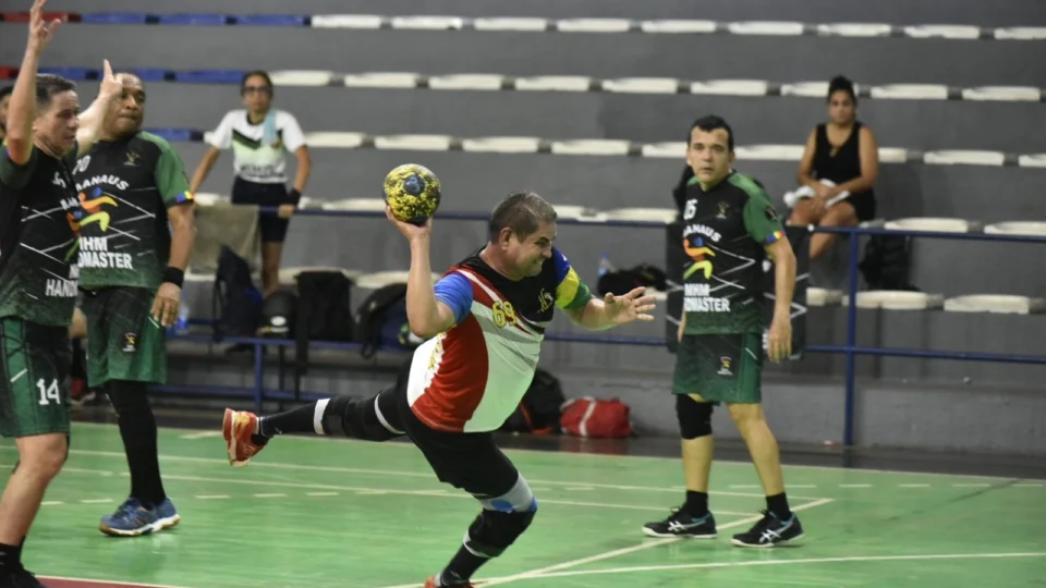 Taça Manaus de Handebol Master reúne 300 atletas no Ginásio Renné Monteiro
