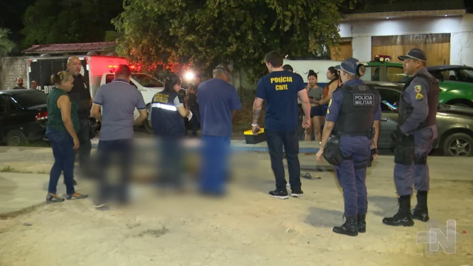 VÍDEO: homem é morto com 10 tiros na cabeça por suspeitos em carro em Manaus