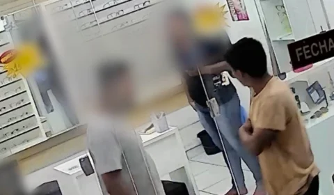 VÍDEO: homem é preso por mostrar genitália para atendente de ótica em Manaus