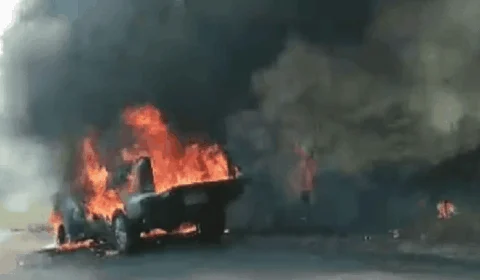 Caminhonete da Secretaria Estadual de Educação pega fogo na BR-364, no AC