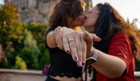 Luiza Martins pede a ‘mão’ da ex-bbb Marcela nos EUA: ‘te amo, minha NOIVA’