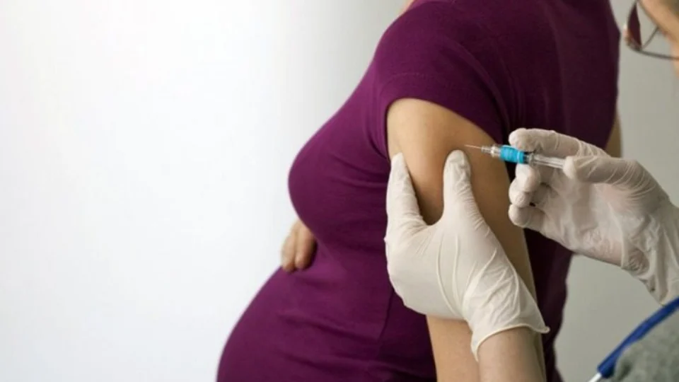 Pfizer: nova vacina pode proteger bebês e idosos contra a bronquiolite