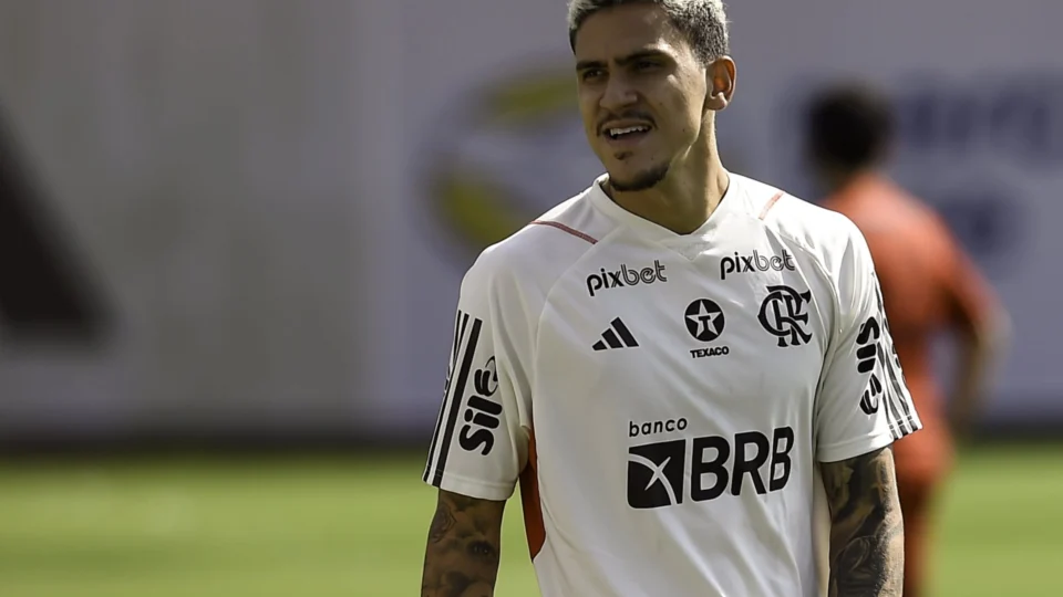 Flamengo: após ausência, Pedro comparece ao treino no Ninho do Urubu