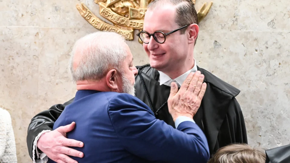 Zanin se declara impedido de julgar recurso de Bolsonaro; entenda 