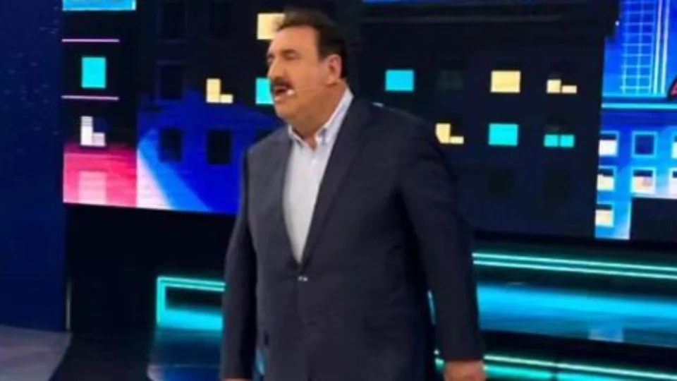 Apresentador Ratinho revela mágoa de Gugu e intimidades com Hebe Camargo