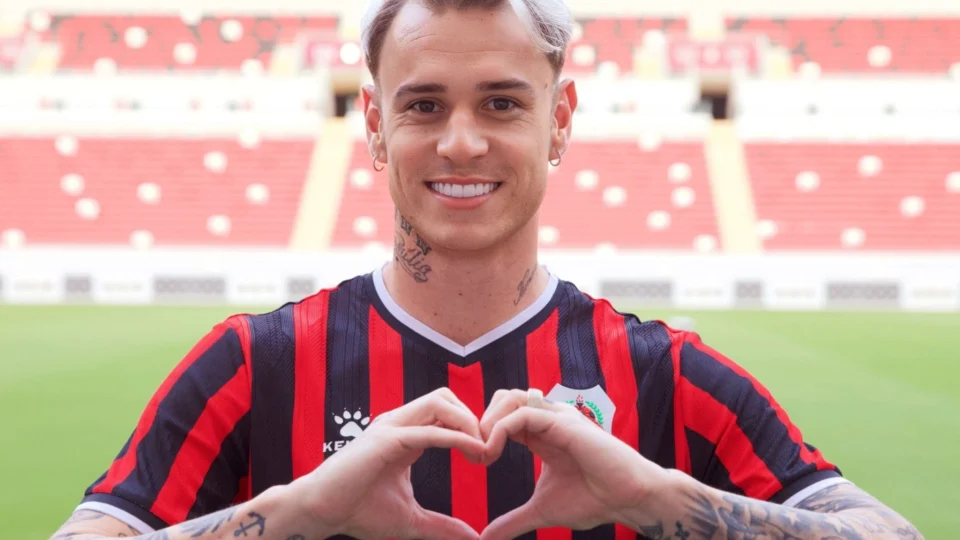 VÍDEO: Róger Guedes é anunciado no Al-Rayyan ao som de Gusttavo Lima