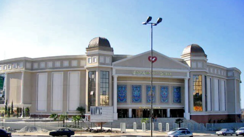 Justiça de SP ordena que Universal devolva R$ 200 mil a fiel que doou bens