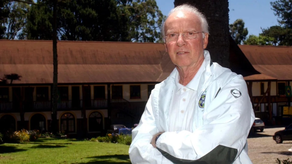 Zagallo apresenta ‘evolução favorável’, mas continua sem previsão de alta