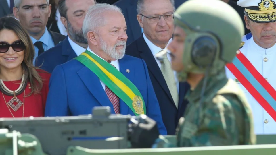 7 de Setembro: Lula participa do desfile ao lado de ministros e militares