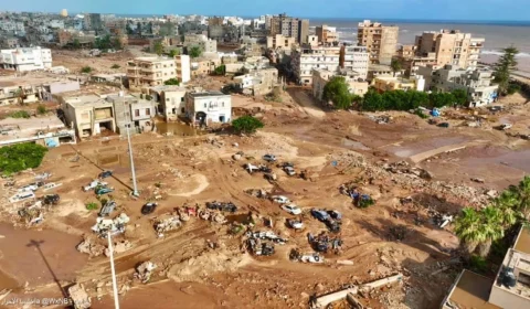 ‘Mar despeja dezenas de corpos’, diz ministro sobre enchentes na Líbia