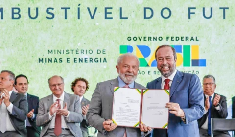 Presidente Lula assina projeto de lei do ‘combustível do futuro’