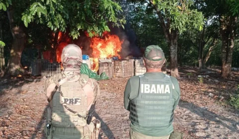 PRF e Ibama queimam maquinário de garimpo ilegal em terras indígenas de RR